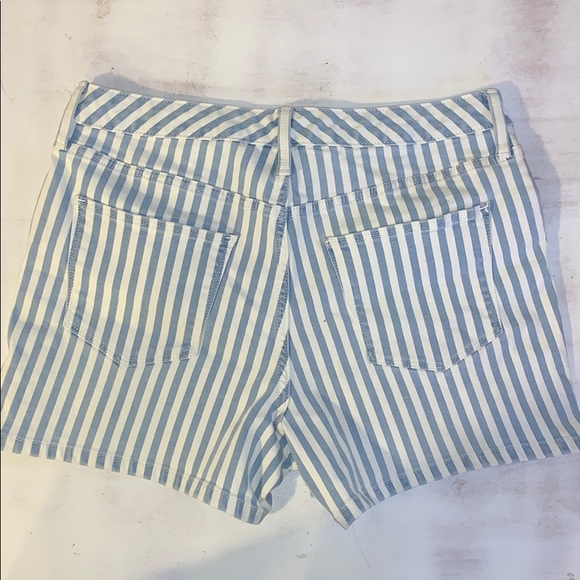 High-Waist Stripe Short - Picture 2 of 3